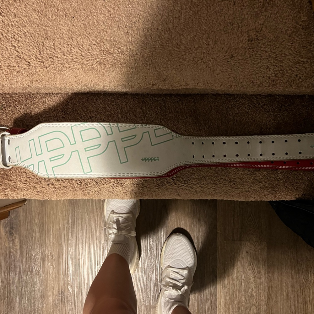 White and green uppper gear lifting belt